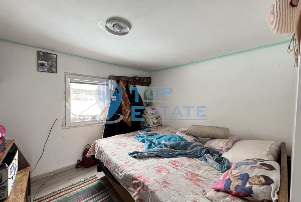 Двуетажна къща с голям двор в с. Скалско, област Габрово. - 0