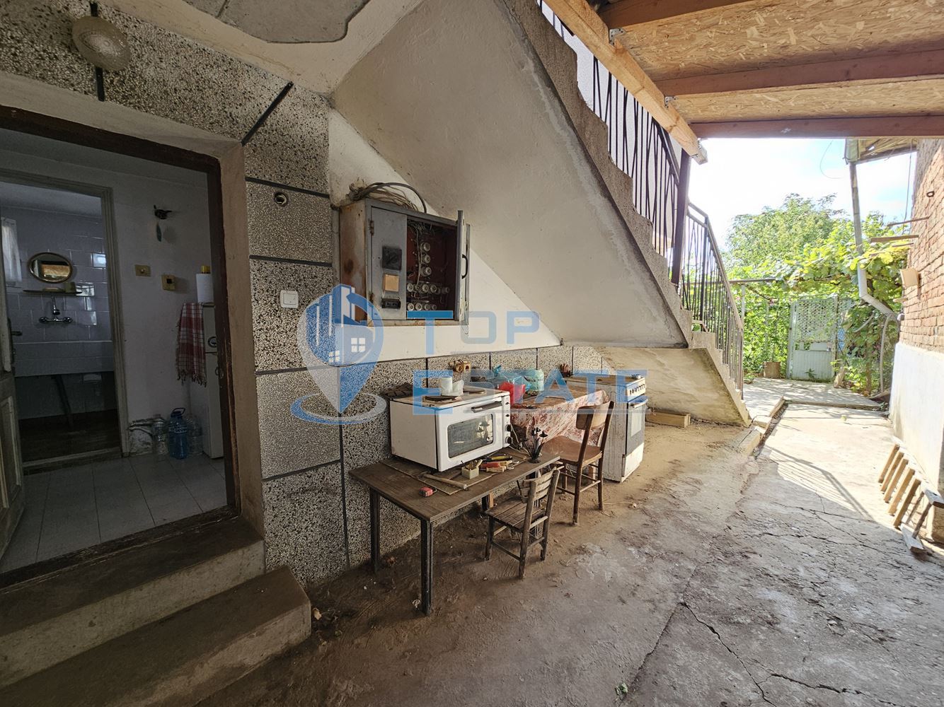 Монолитна двуетажна къща с втора къща в един двор в село Ново Градище, област Велико Търново - 0