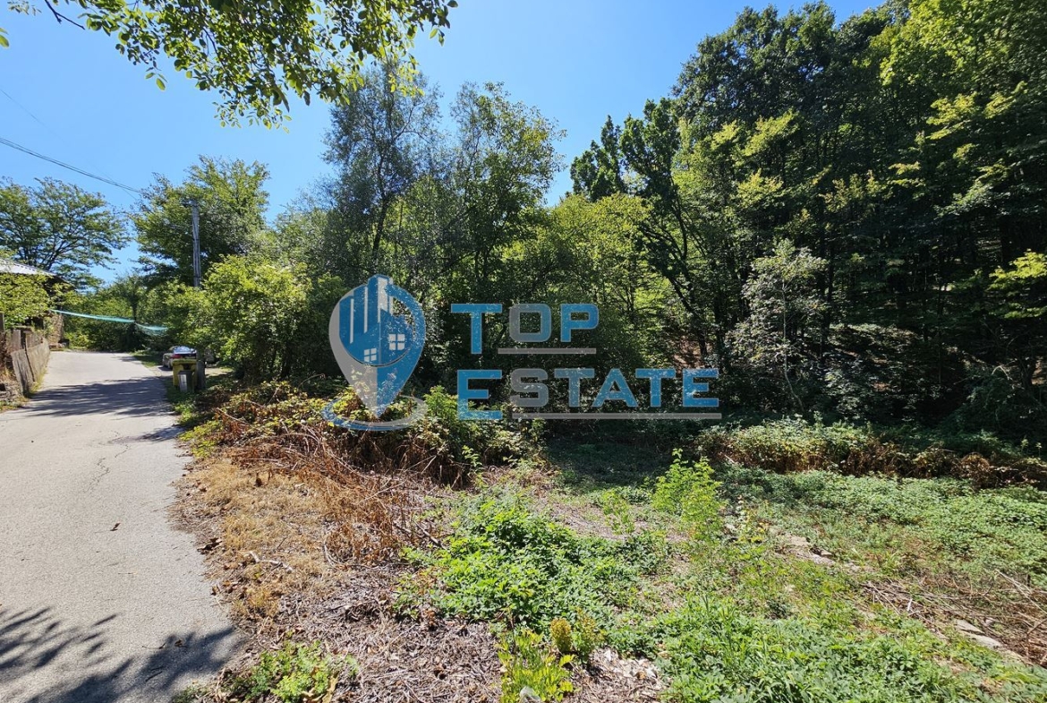 Парцел с каменна постройка до гора и поточе в квартал Златари, град Габрово - 0