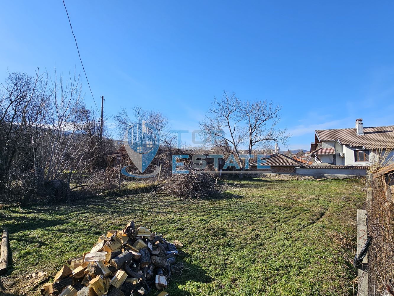 Парцел с правилна форма в регулация в централната част на гр. Лясковец, област Велико Търново - 0