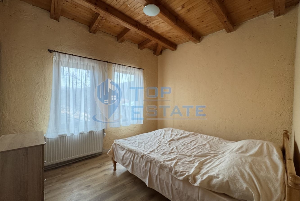 Двуетажна къща с панорамна гледка в гр. Елена, област Велико Търново - 0