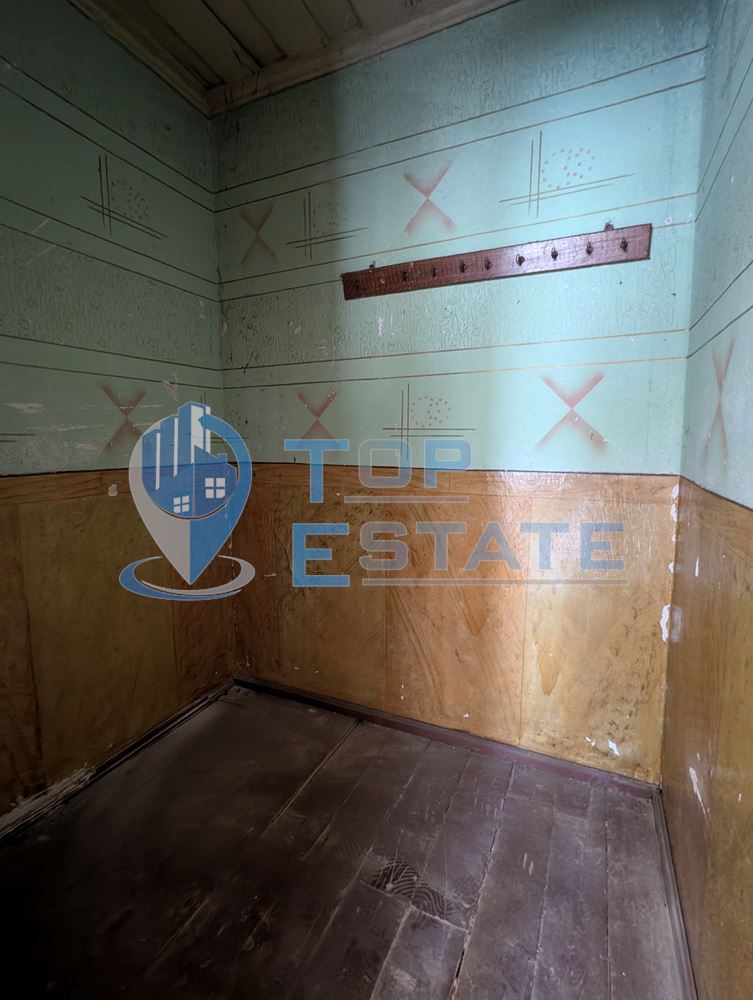 Двуетажна тухлена къща в село Драгижево, област Велико Търново - 0