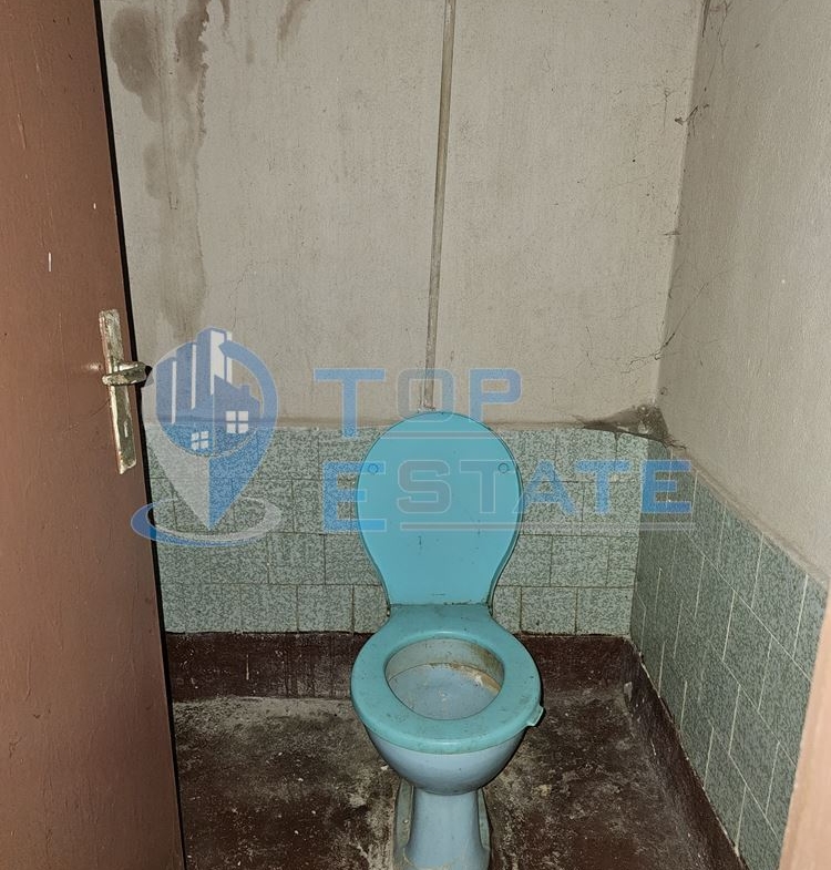 Тухлена къща с вътрешна тоалетна и голям двор в село Драгомирово, община Свищов - 0