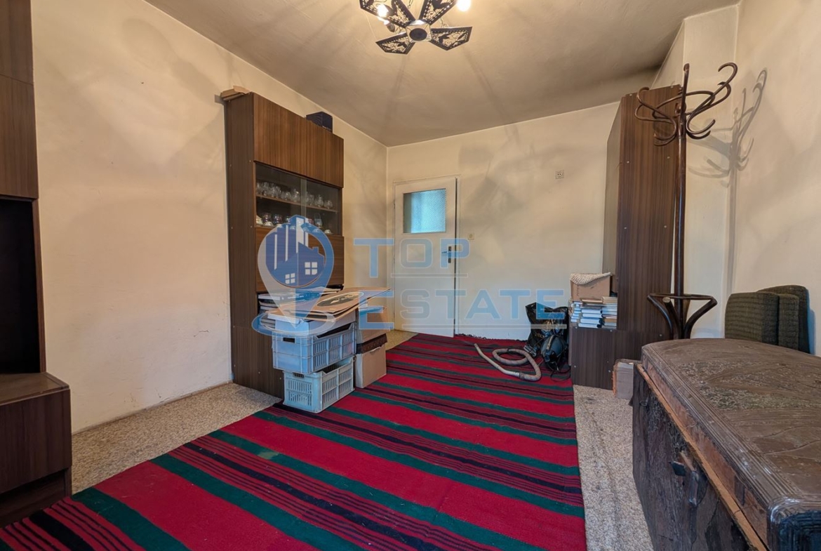 Четиристаен апартамент в центъра на град Елена - 0