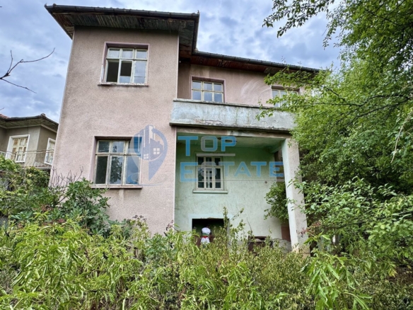 Голяма двуетажна тухлена къща в село Янтра, област Габрово. - 0