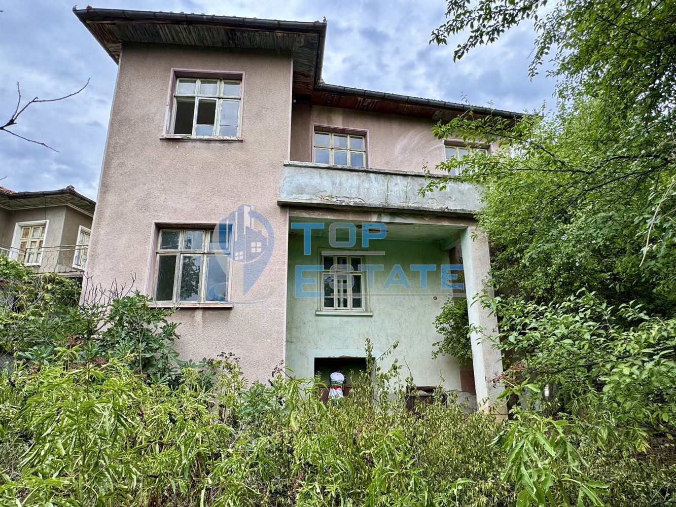 Голяма двуетажна тухлена къща в село Янтра, област Габрово. - 0