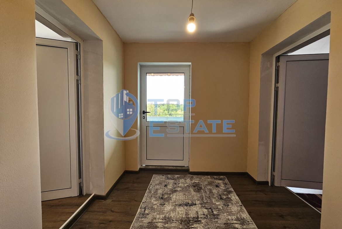 Двуетажна обзаведена и ремонтирана къща с три спални в село Страхилово, област Велико Търново - 0