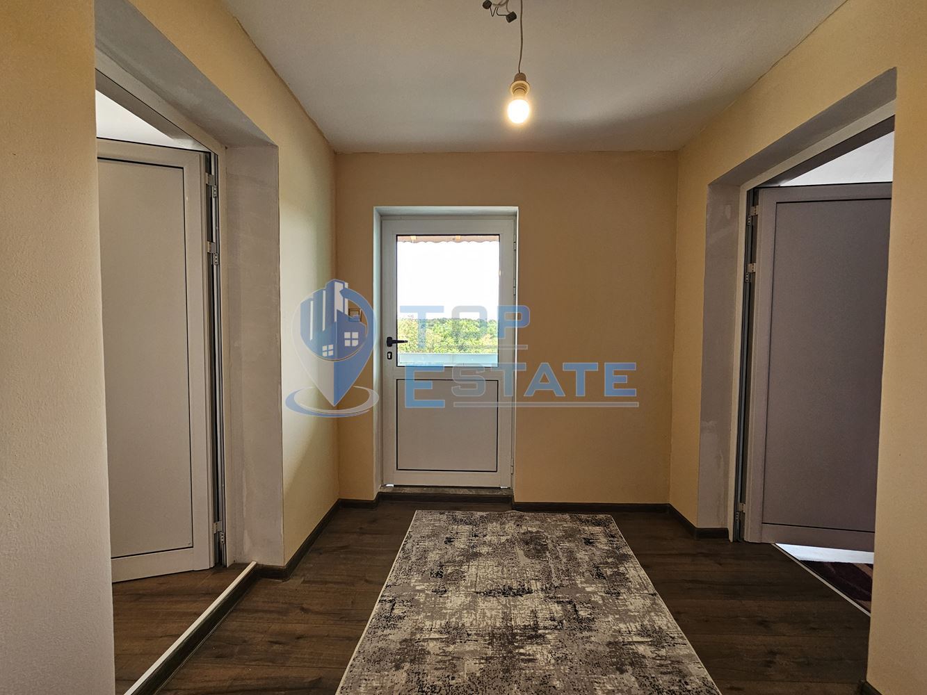 Двуетажна обзаведена и ремонтирана къща с три спални в село Страхилово, област Велико Търново - 0