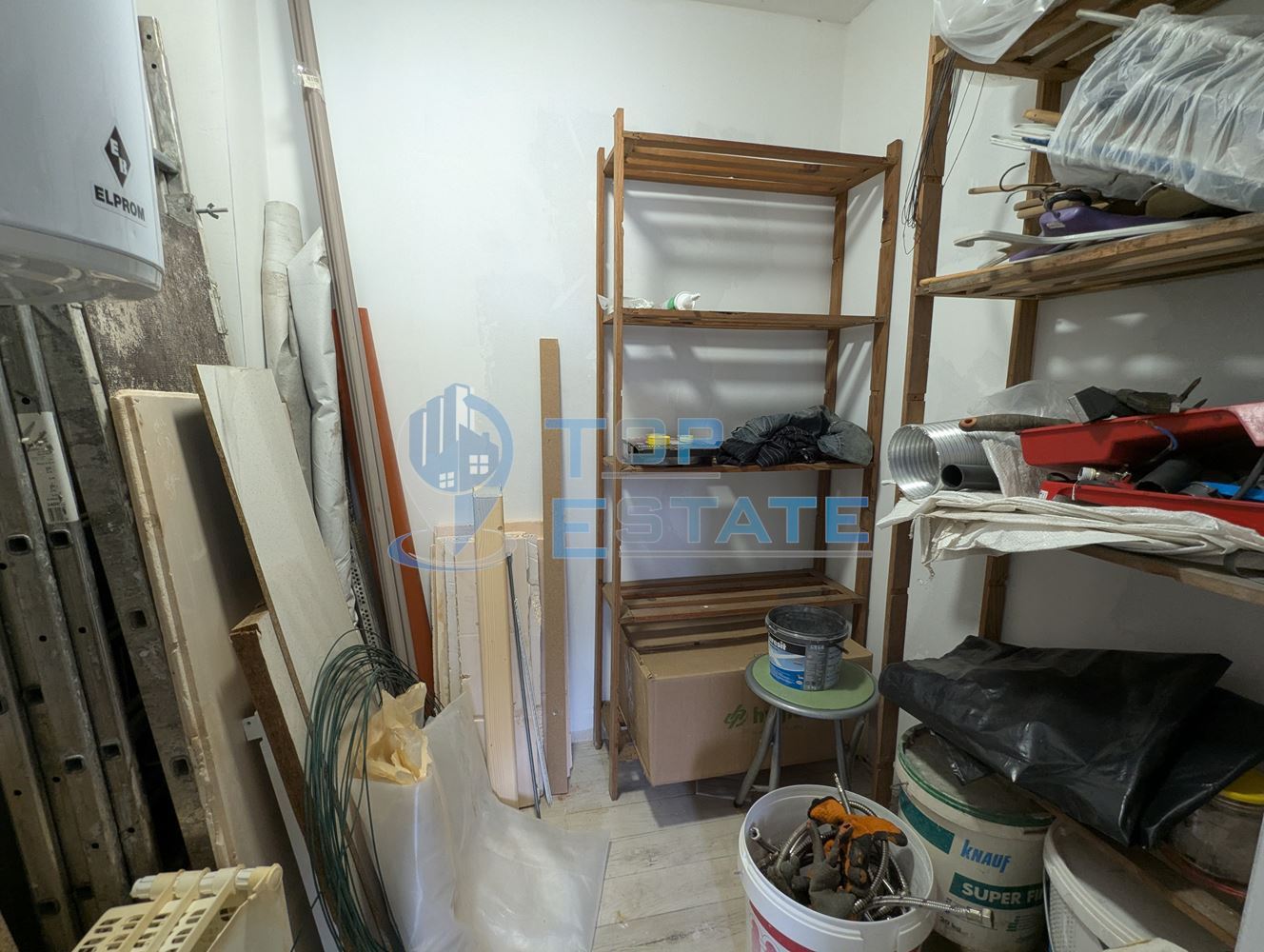 Двуетажна реновирана тухлена къща на центъра на село Поликраище, област Велико Търново - 0