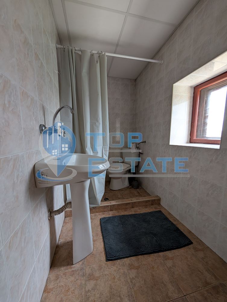 Двуетажна къща с голям двор и кладенец в село Ресен - 0