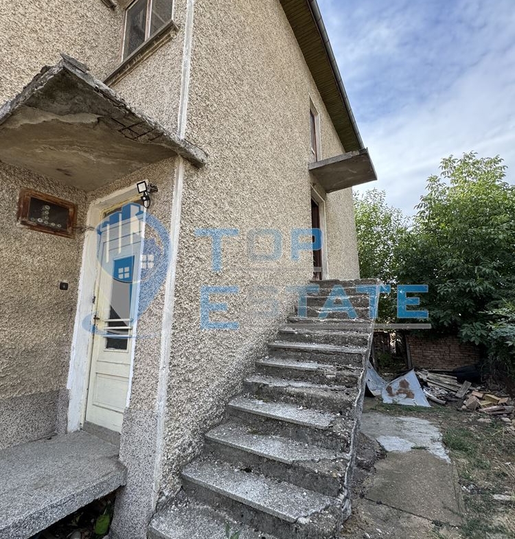 Етаж от къща със сутеренен етаж в град Павликени, област Велико Търново - 0