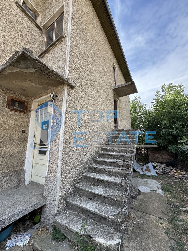 Етаж от къща със сутеренен етаж в град Павликени, област Велико Търново - 0