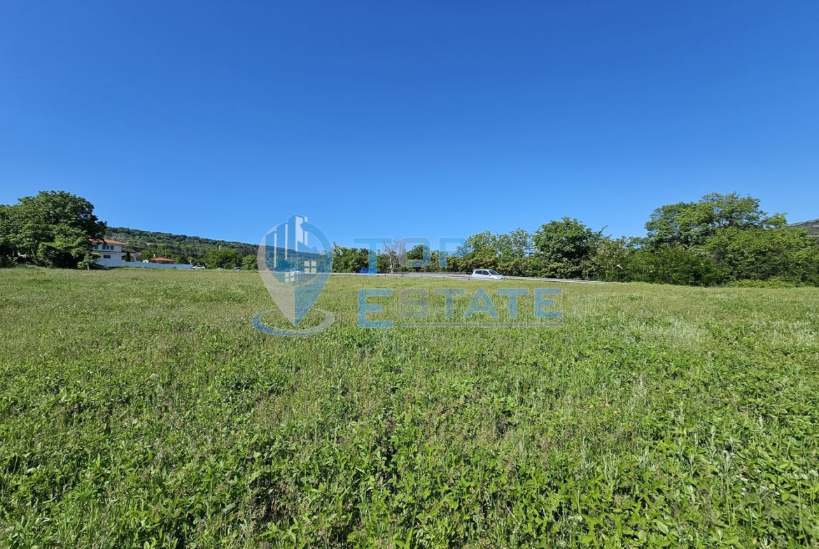 Панорамен парцел с одобрен ПУП за хотелски комплекс над град Горна Оряховица - 0