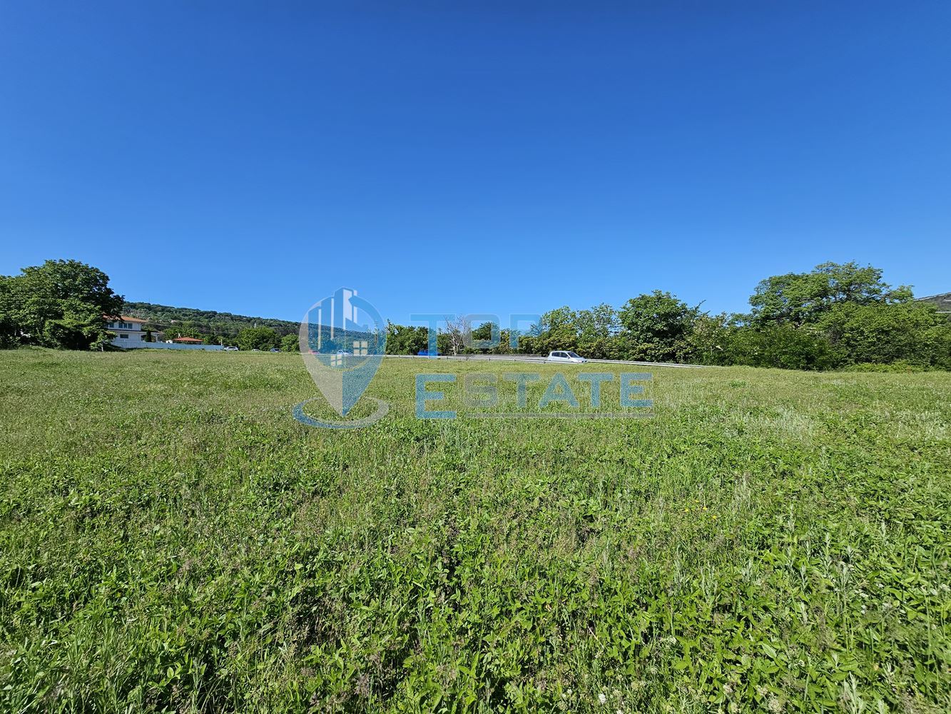 Панорамен парцел с одобрен ПУП за хотелски комплекс над град Горна Оряховица - 0