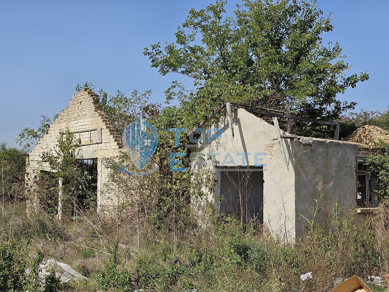 Промишлен имот с огромен парцел с трафопост в село Садина-0 Промишлен имот с огромен парцел с трафопост в село Садина - 0