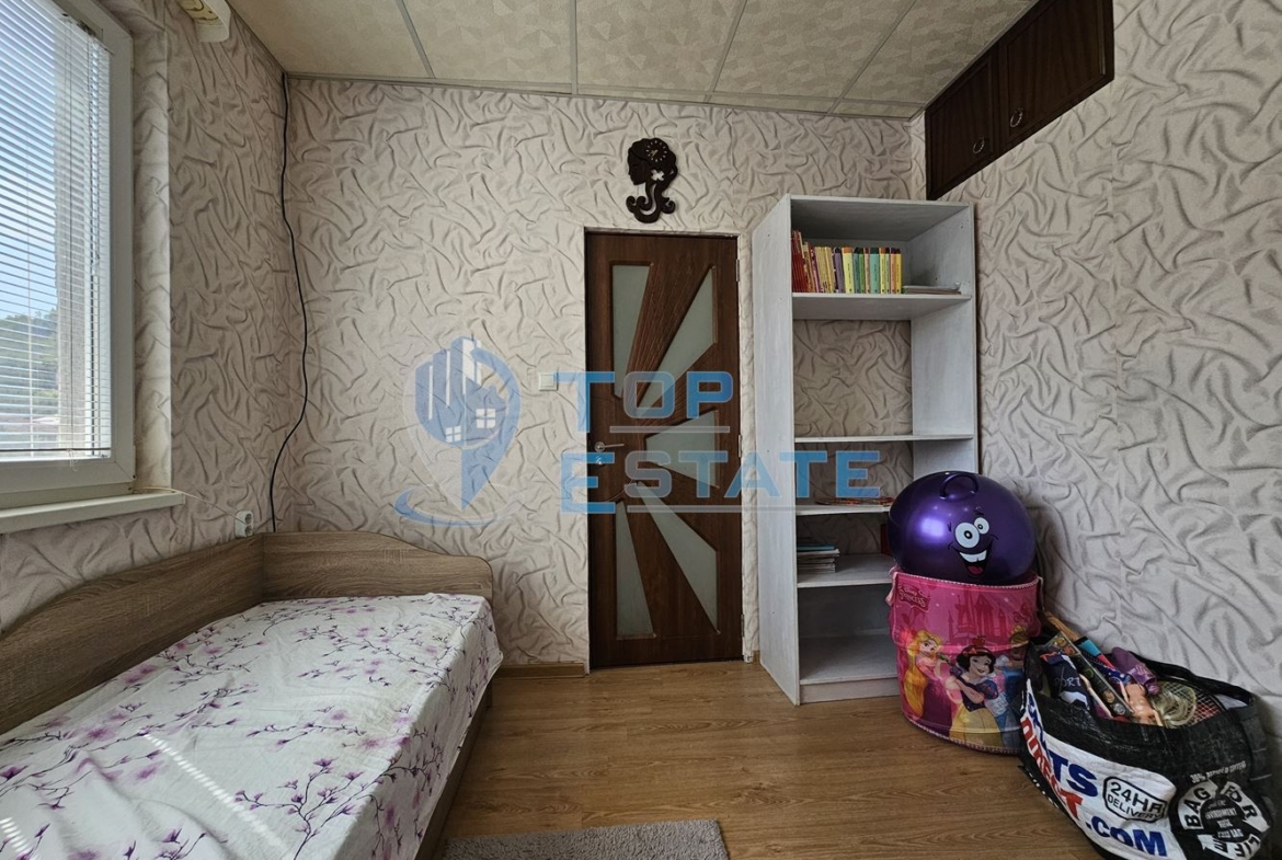 Обзаведен и ремонтиран двустаен тухлен апартамент в Горна Оряховица, квартал Гарата - 0