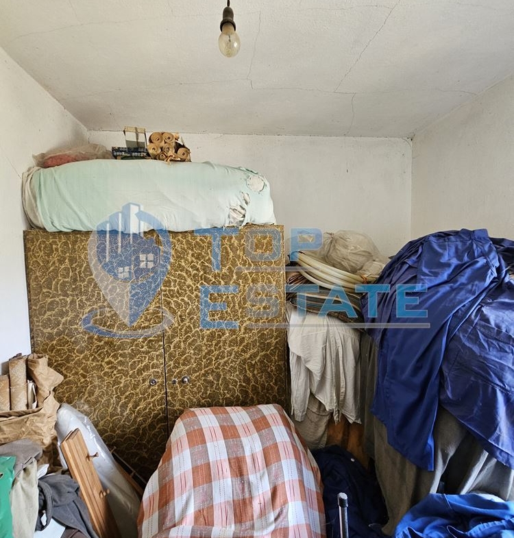 Двуетажна тухлена къща с гараж и голям двор в село Добромирка - 0