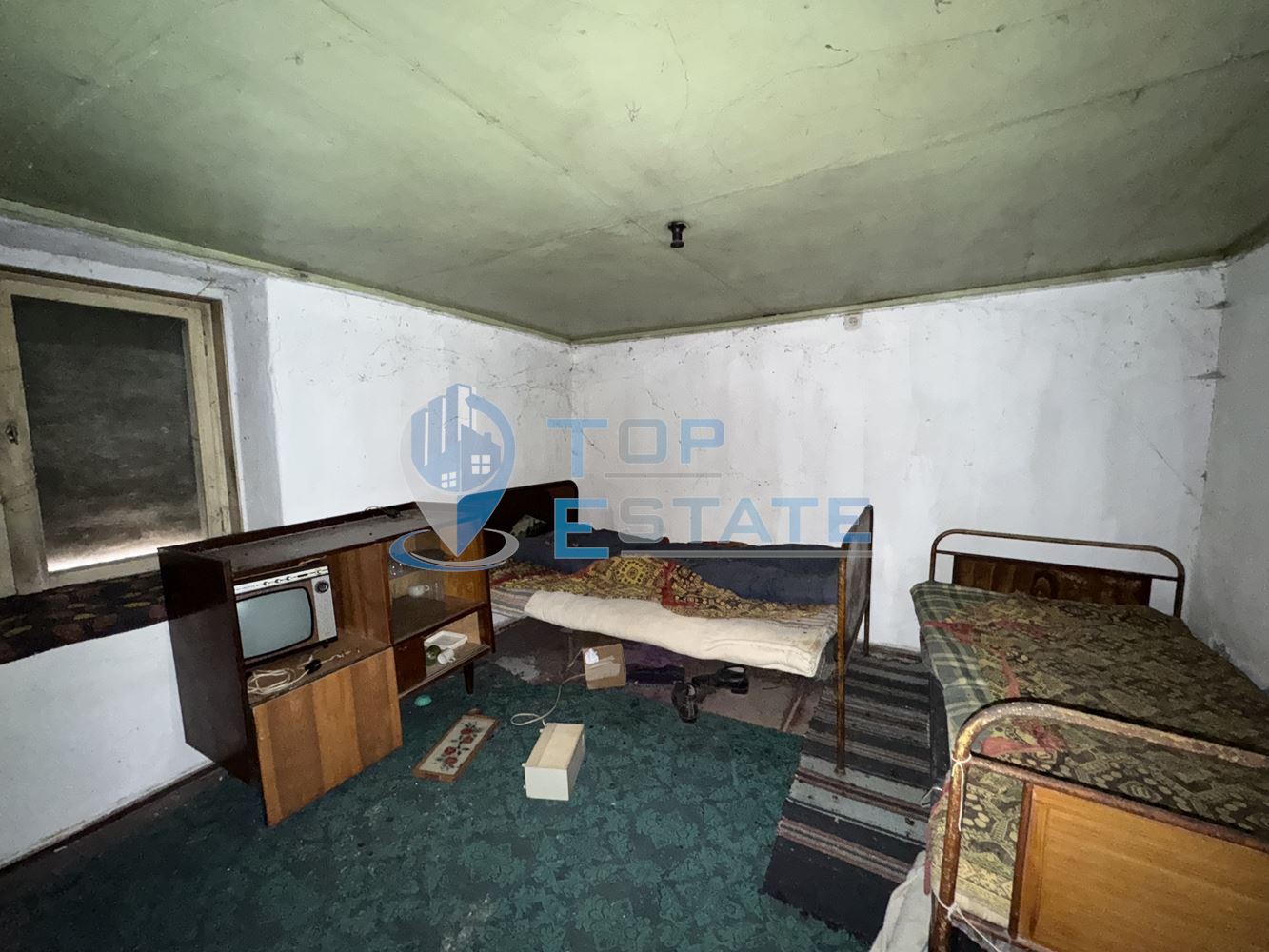 Двуетажна къща с кладенец и стопанска постройка в село Николаево, област Велико Търново - 0