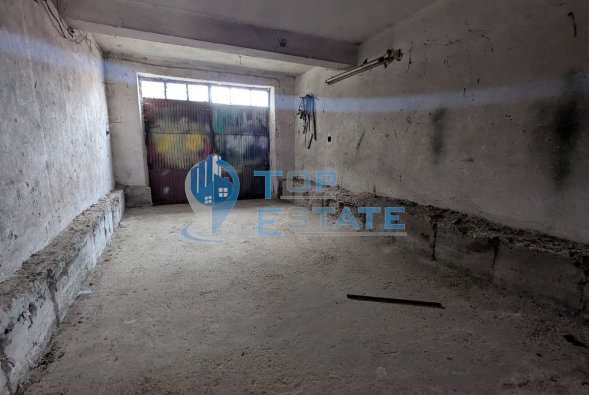 Двуетажна масивна къща в град Стражица, област Велико Търново - 0