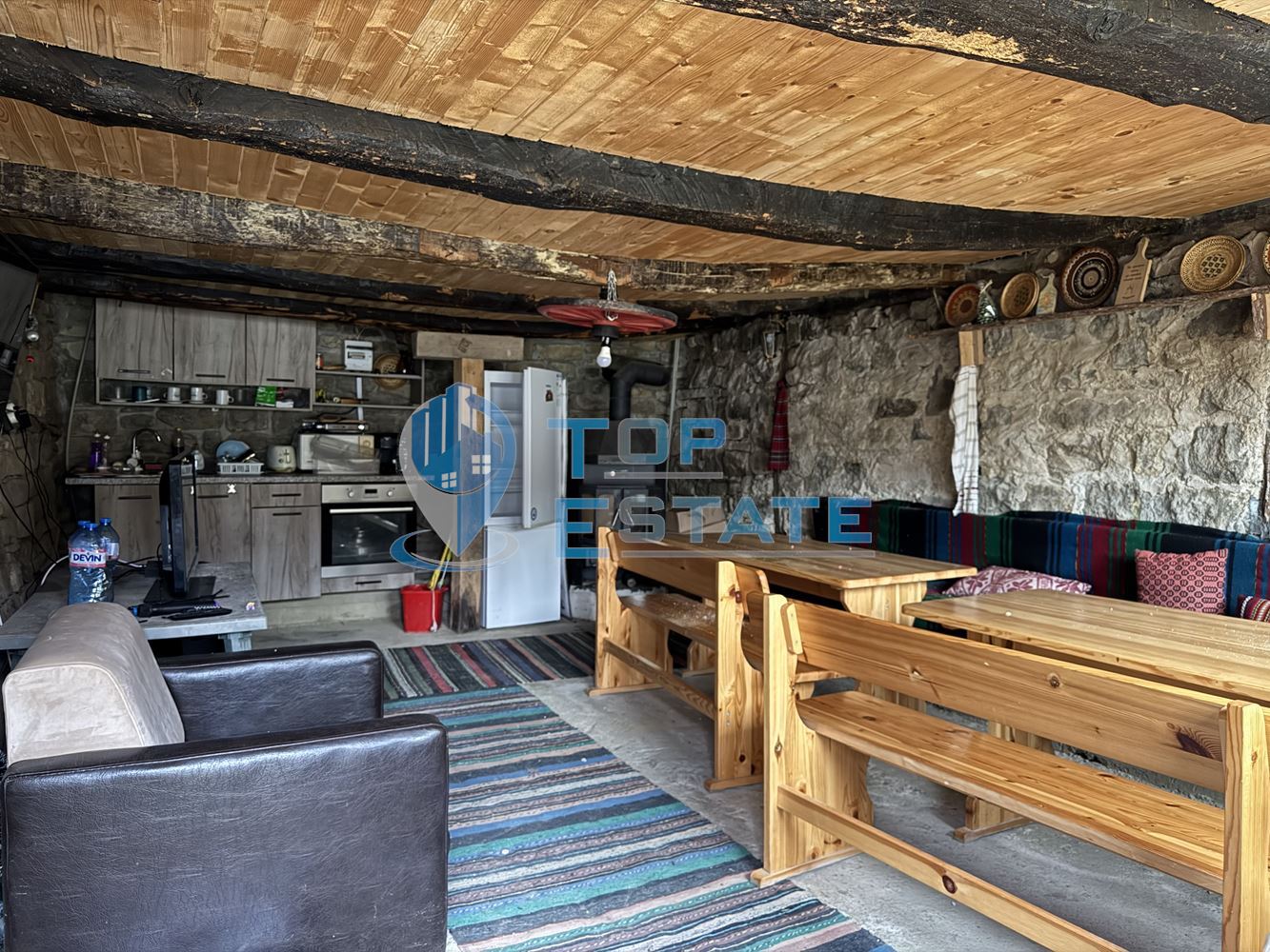 Двуетажна къща с панорамна гледка в гр. Елена, област Велико Търново - 0