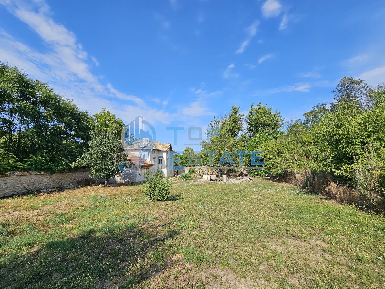 Ремонтирана и обзаведена къща с два санитарни възела в село Хотница, област Велико Търново - 0