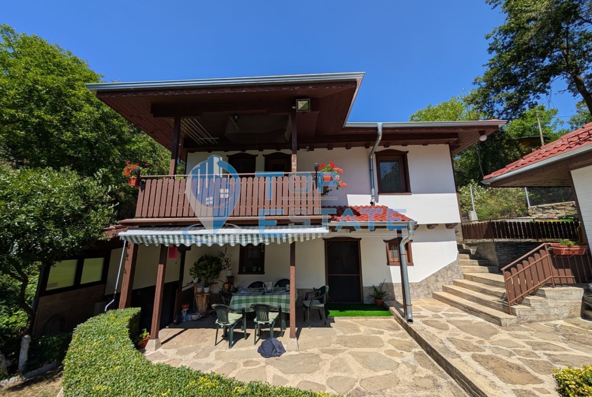 Реновирана двуетажна къща в Тревненския балкан - 0