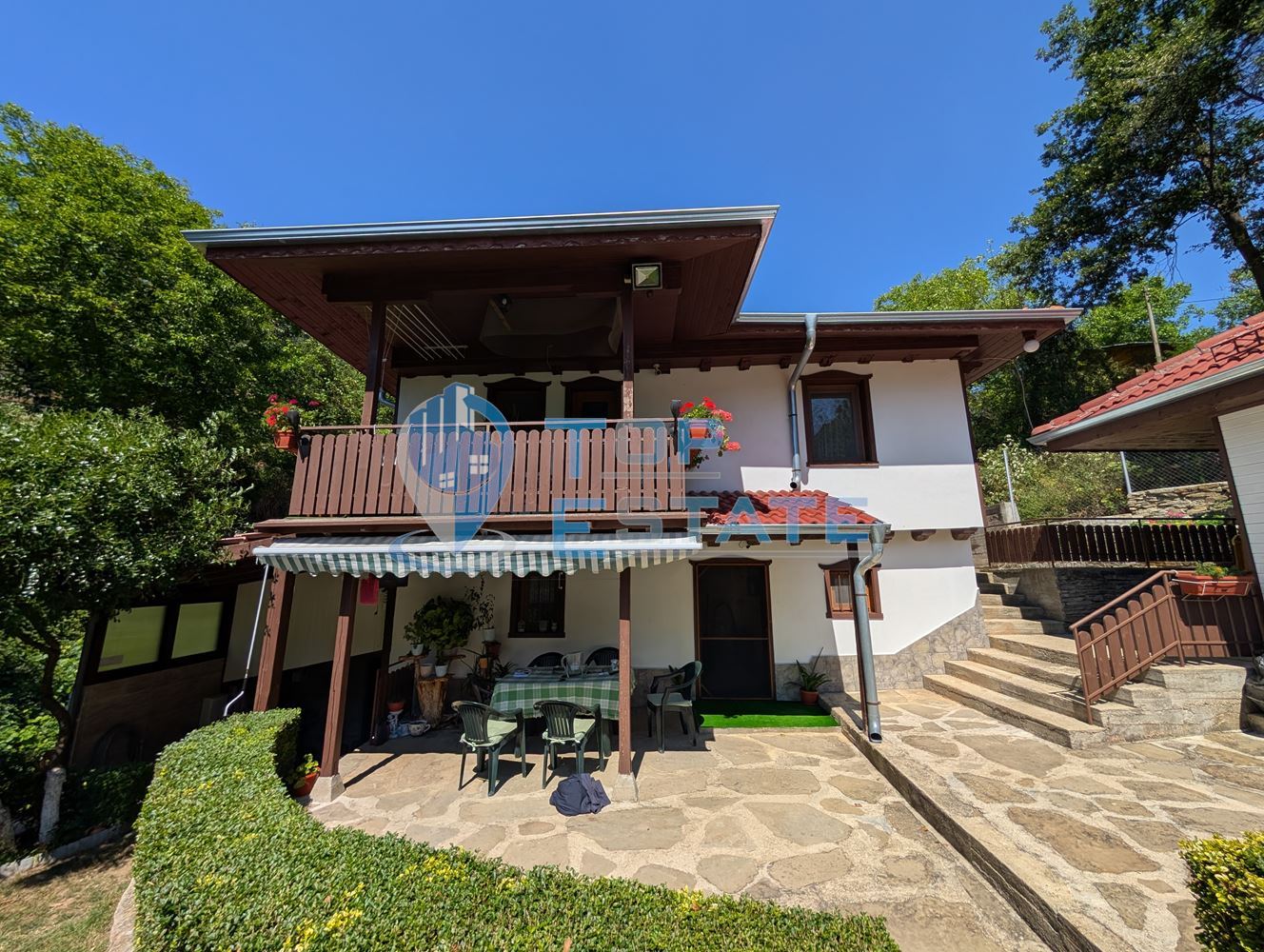 Реновирана двуетажна къща в Тревненския балкан - 0