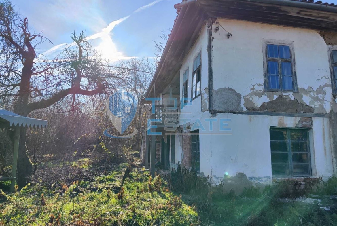 Двуетажна къща с кладенец в село Куцина, област Велико Търново - 0