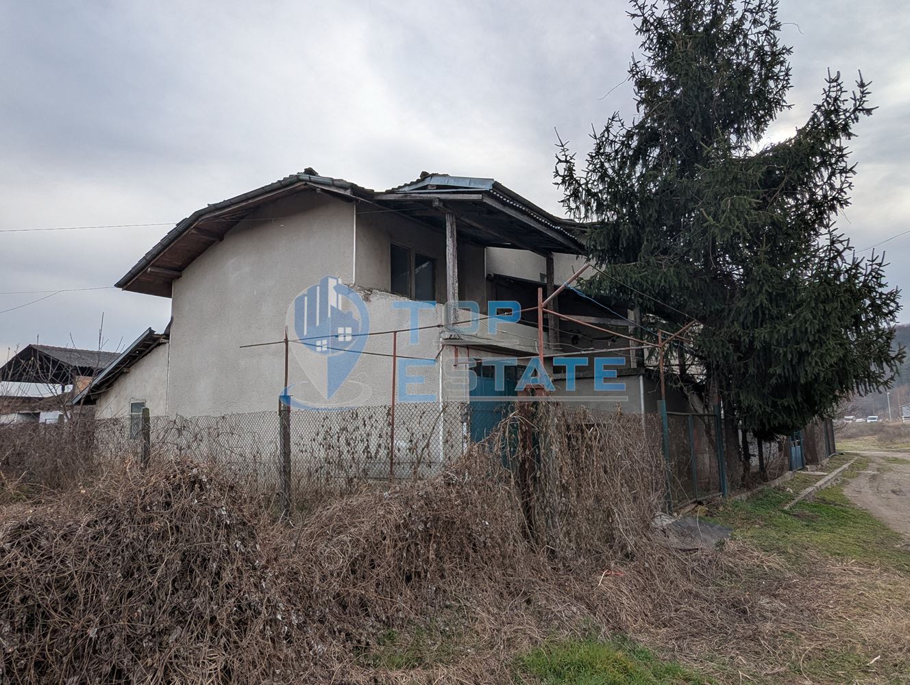 Двуетажна масивна къща в град Стражица, област Велико Търново - 0