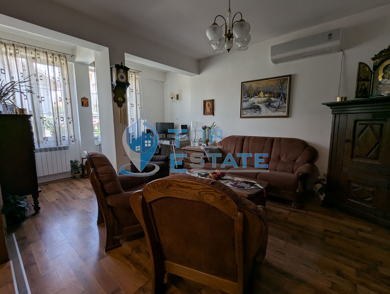 Масивна триетажна къща със сауна и басейн в близост до центъра на град Горна Оряховица, област Велико Търново - 0