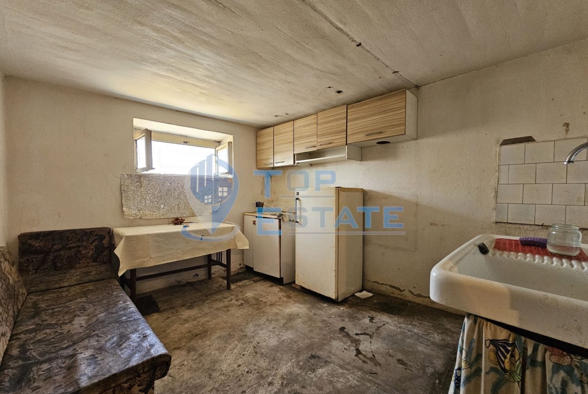 Здрава тухлена къща с три спални в село Копривец, област Русе - 0