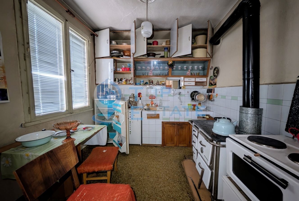 Двуетажна тухлена къща с панорамна гледка в град Плачковци - 0