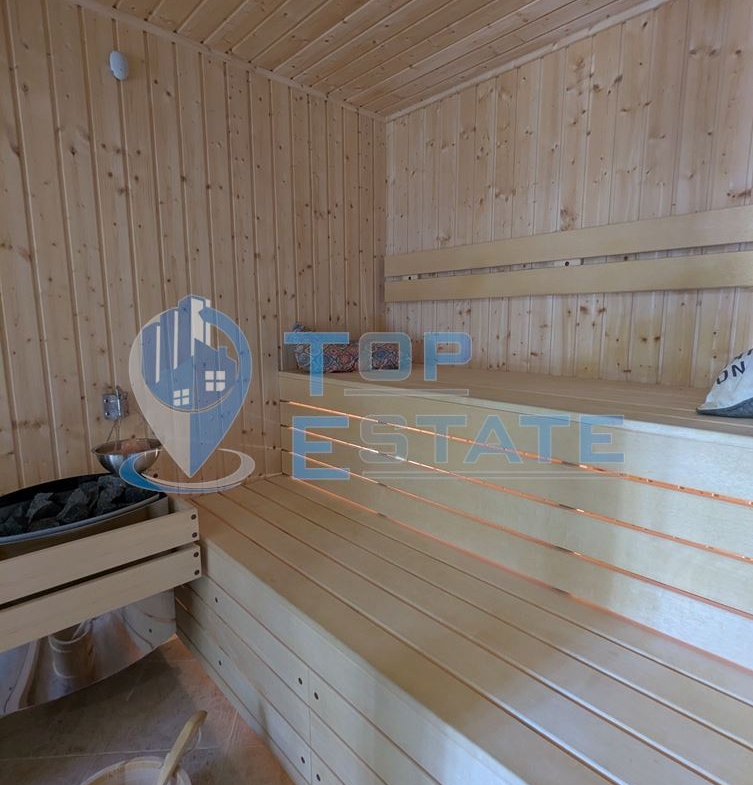 Масивна триетажна къща със сауна и басейн в близост до центъра на град Горна Оряховица, област Велико Търново - 0