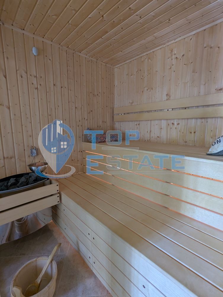 Масивна триетажна къща със сауна и басейн в близост до центъра на град Горна Оряховица, област Велико Търново - 0