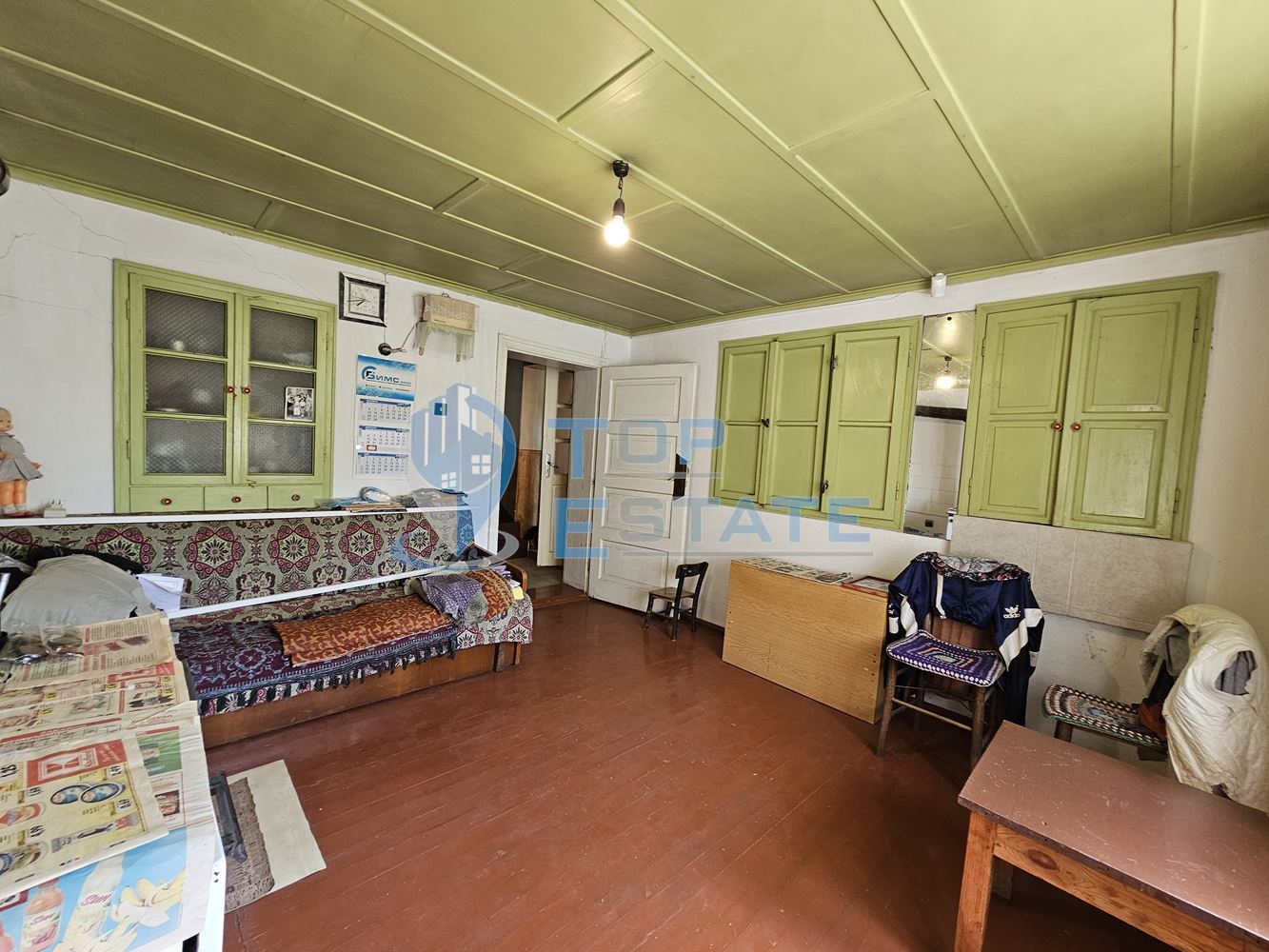 Двуетажна тухлена къща с гараж и голям двор в село Добромирка - 0