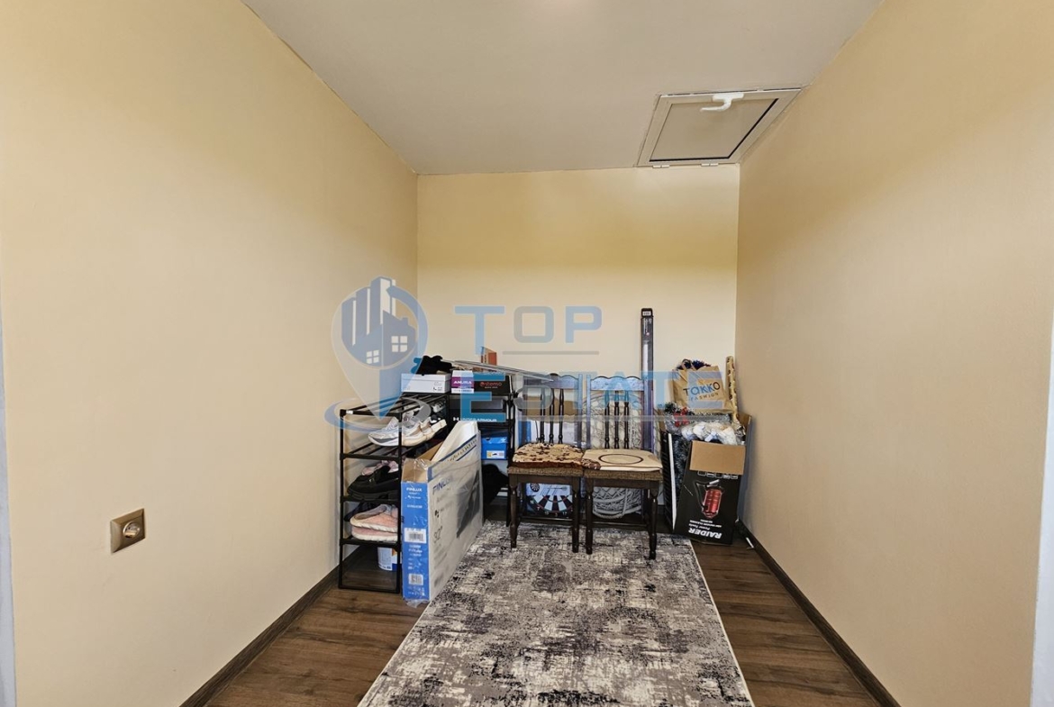 Двуетажна обзаведена и ремонтирана къща с три спални в село Страхилово, област Велико Търново - 0