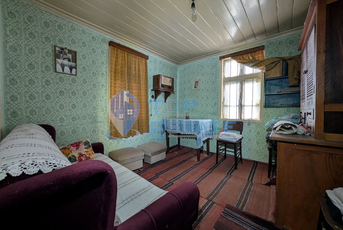 Двуетажна тухлена къща в близост до град Плачковци - 0