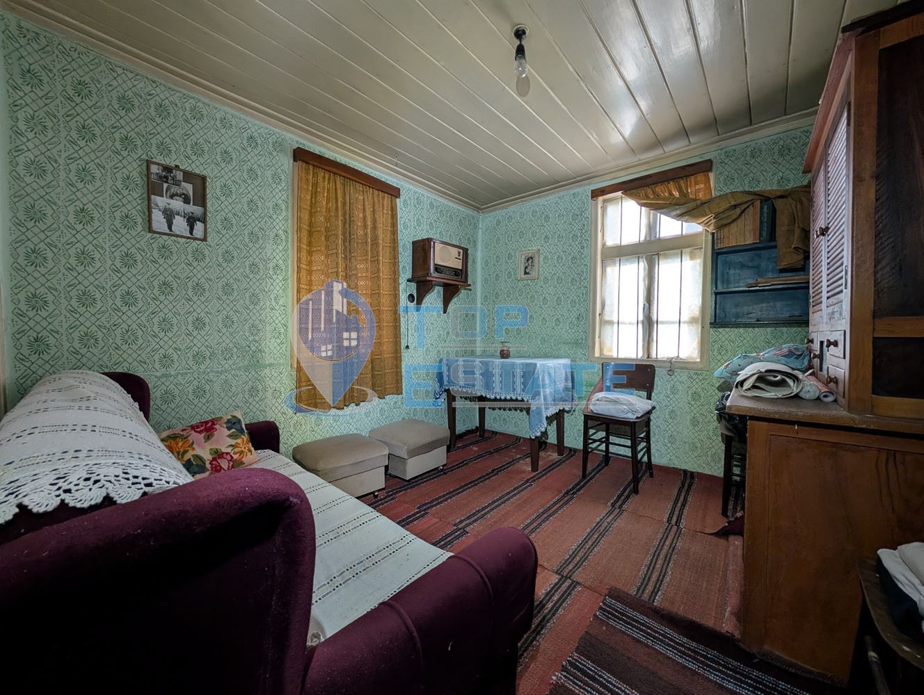 Двуетажна тухлена къща в близост до град Плачковци - 0