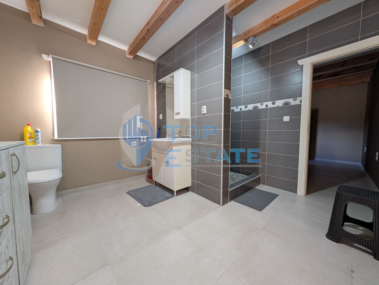 Реновирана тухлена къща с красива панорама и басейн в село Садина-0 Реновирана тухлена къща с красива панорама и басейн в село Садина - 0