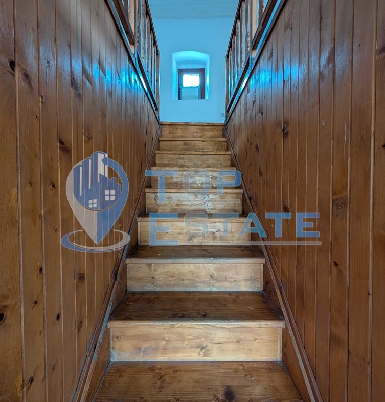 Двуетажна къща с голям двор и кладенец в село Ресен - 0