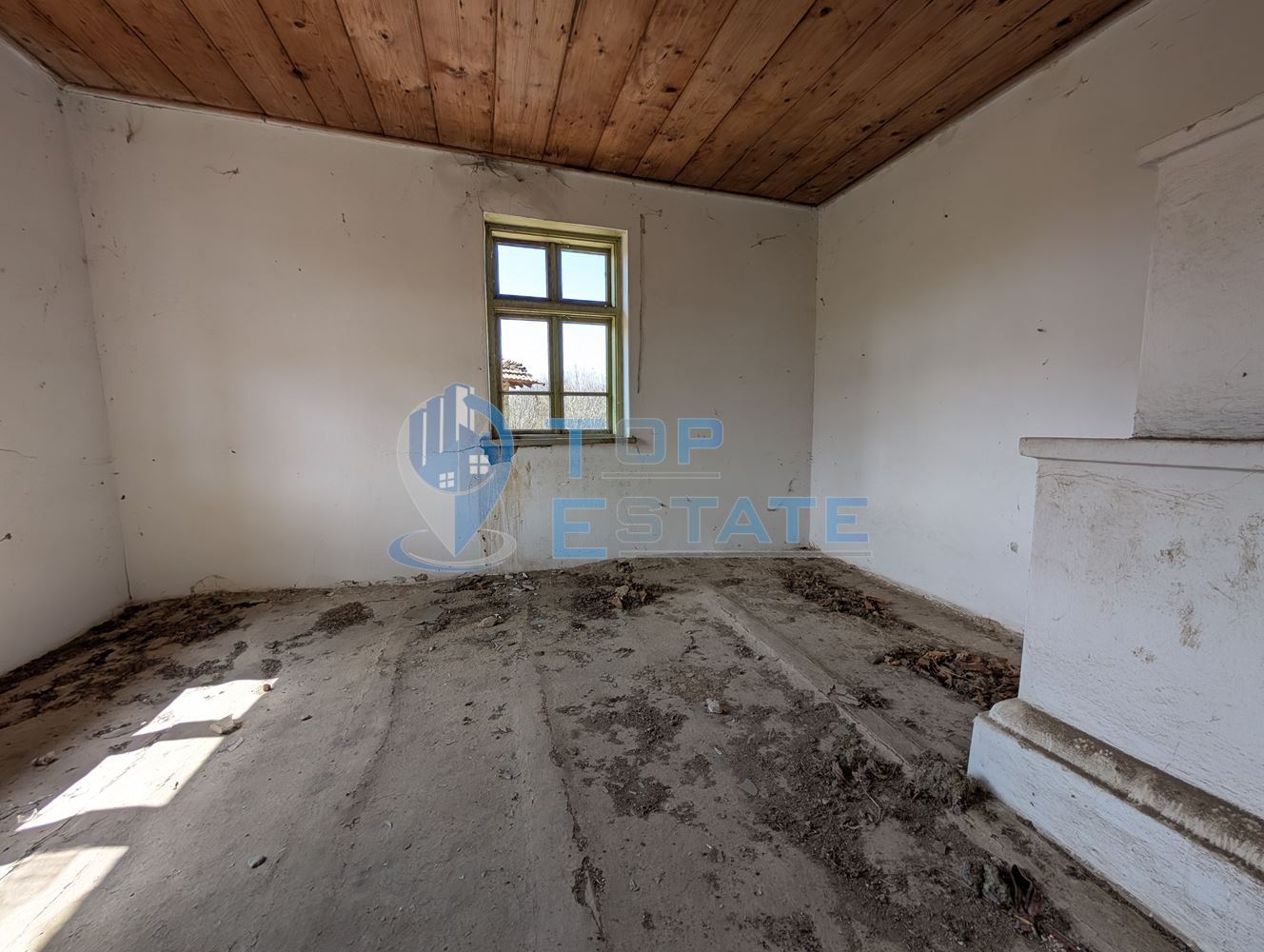 Двуетажна къща с голям двор и кладенец в село Иванча - 0