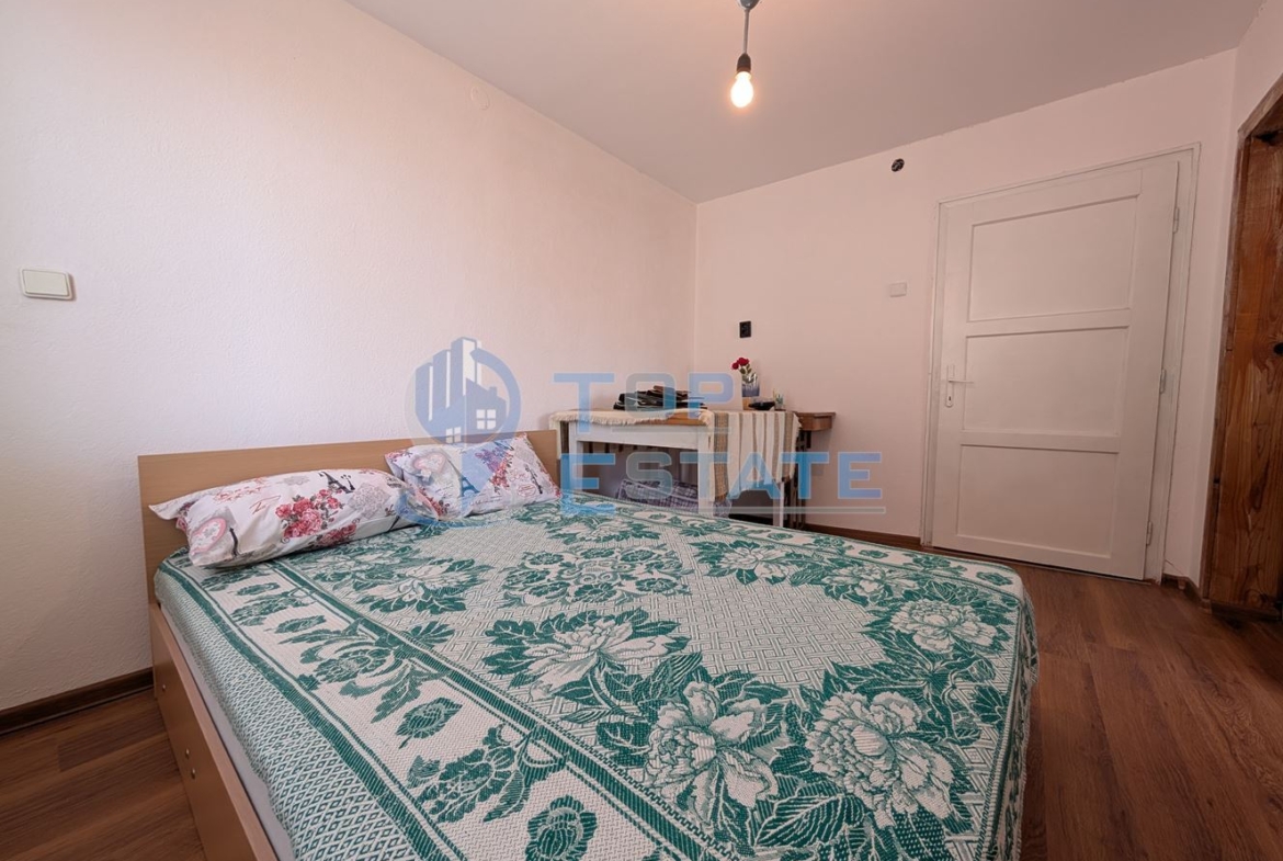 Двуетажна къща след ремонт в село Караисен - 0