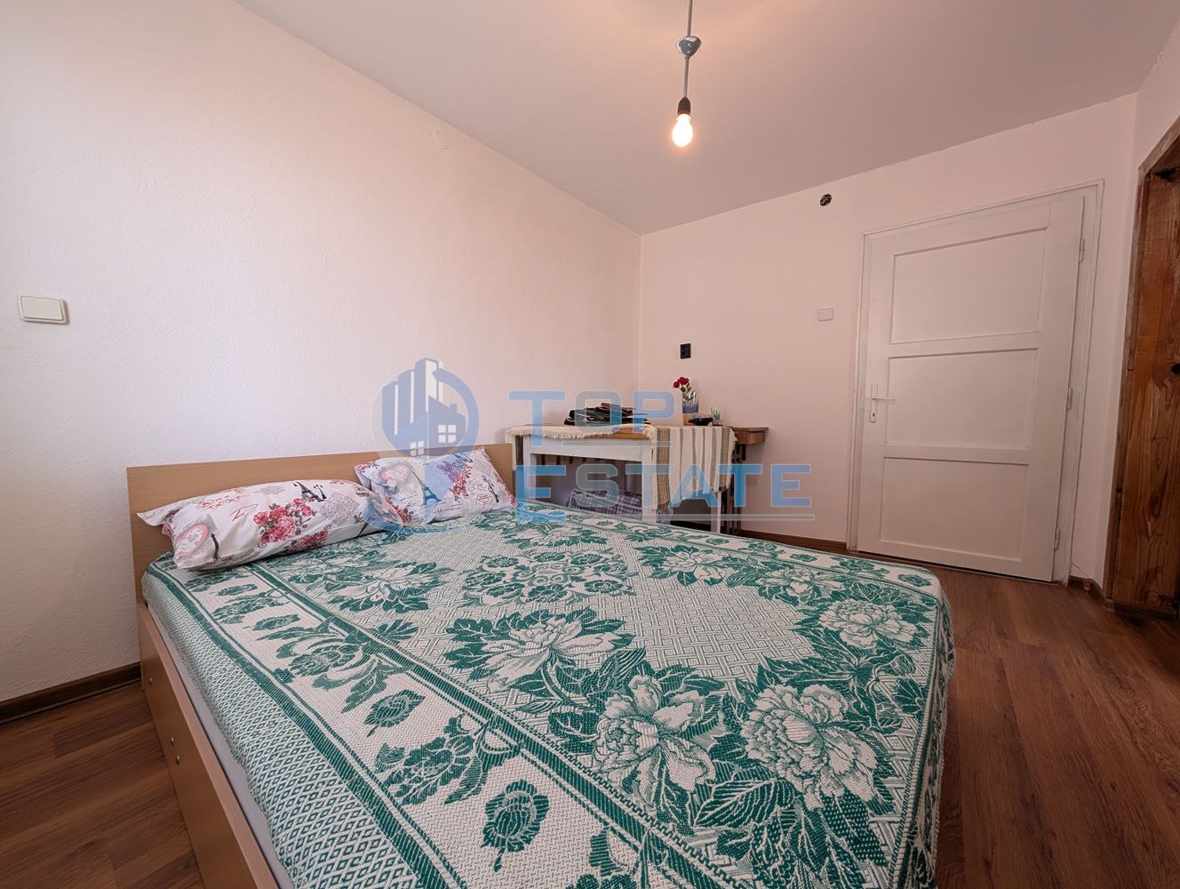 Двуетажна къща след ремонт в село Караисен - 0