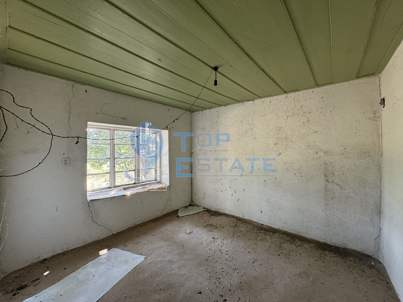 Тухлена къща с кладенец и голям двор в село Павел, област Велико Търново - 0