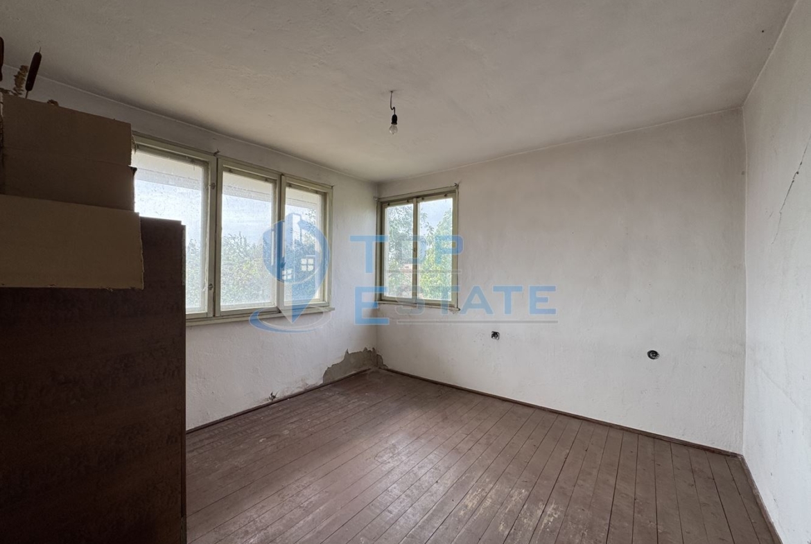 Етаж от къща със сутеренен етаж в град Павликени, област Велико Търново - 0