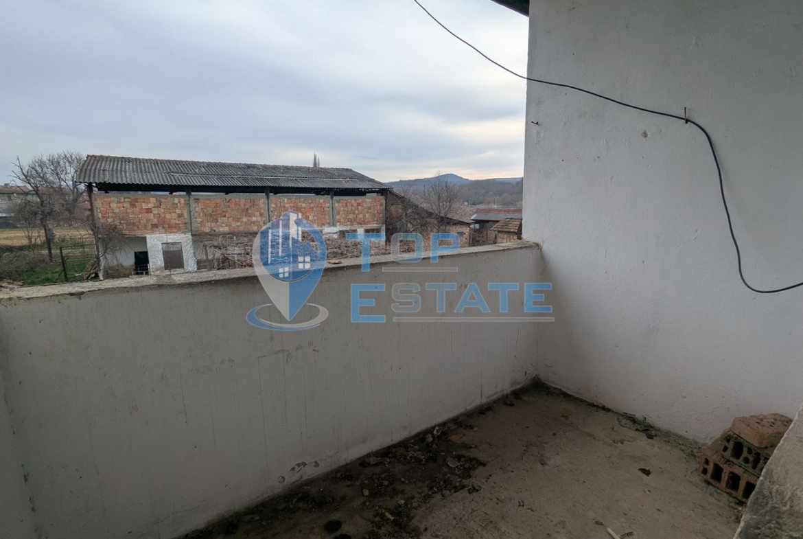 Двуетажна масивна къща в град Стражица, област Велико Търново - 0