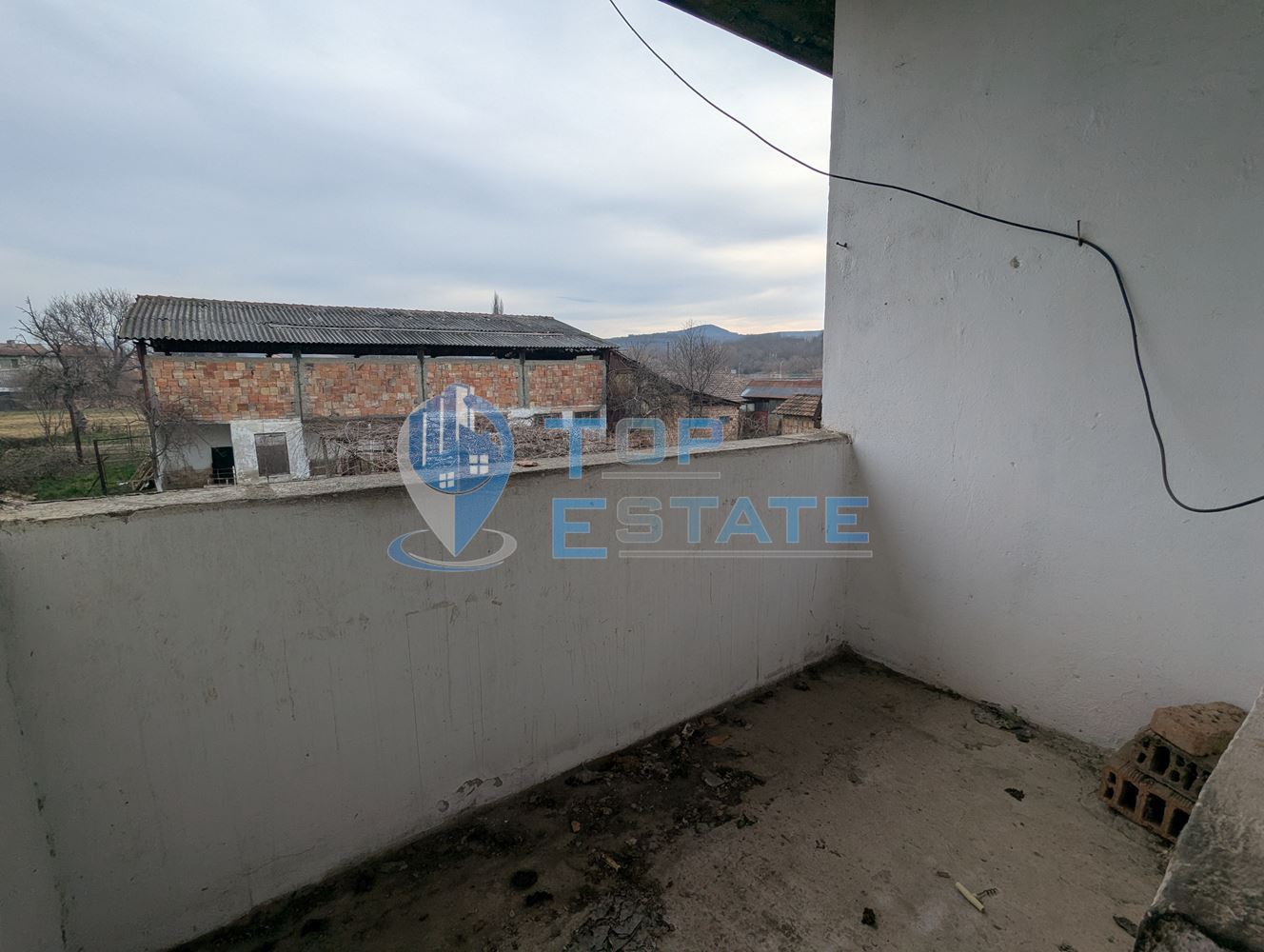 Двуетажна масивна къща в град Стражица, област Велико Търново - 0