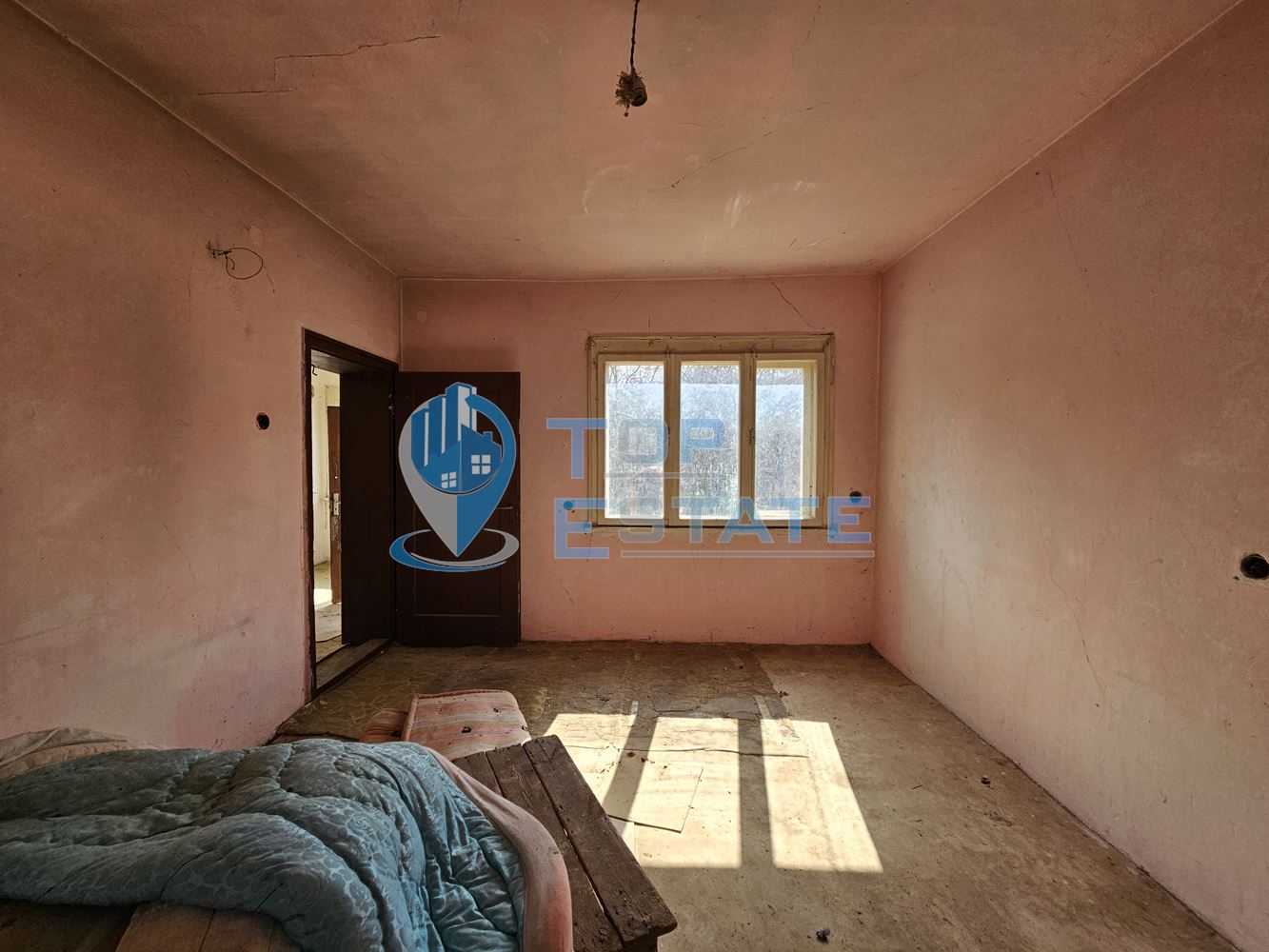 Тухлена къща с двор в село Горско Калугерово-0 Тухлена къща с двор в село Горско Калугерово - 0