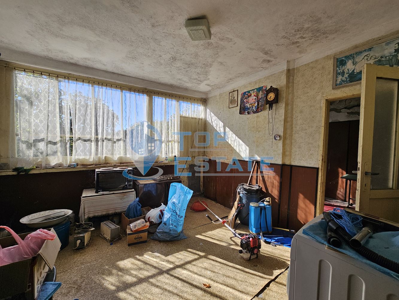 Тухлена къща с вътрешна тоалетна, гараж и голям двор в село Българско сливово, област В. Търново - 0