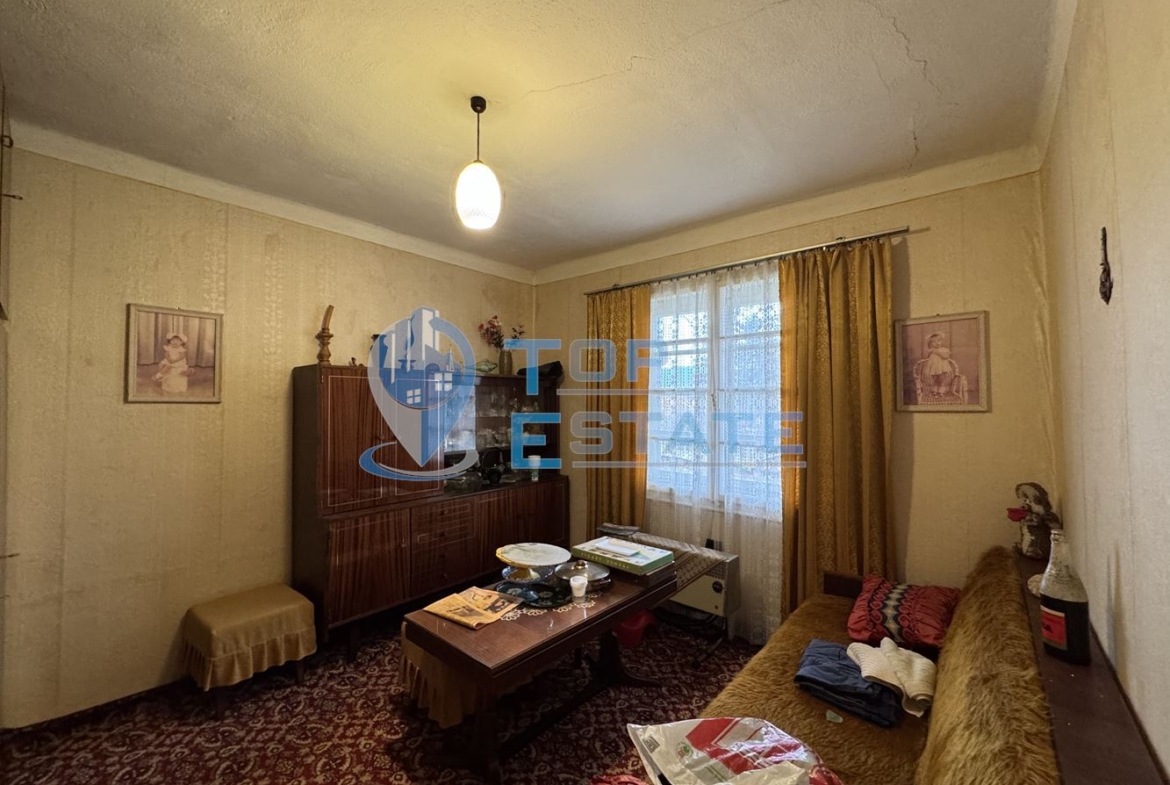 Двуетажна тухлена къща с гараж в с. Константин, област Велико Търново - 0